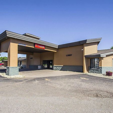 Econo Lodge Inn & Suites Menomonie Exterior photo