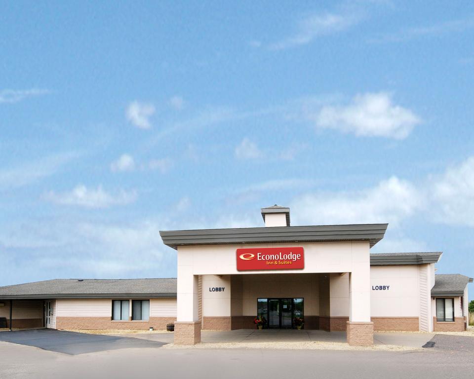 Econo Lodge Inn & Suites Menomonie Exterior photo